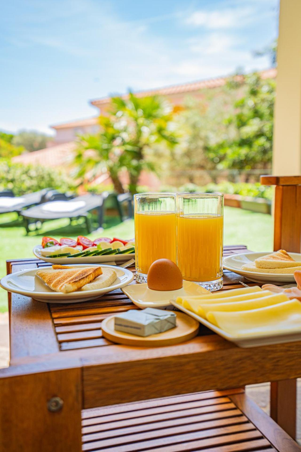 Hotel Lu Pitrali Сан-Теодоро Екстер'єр фото