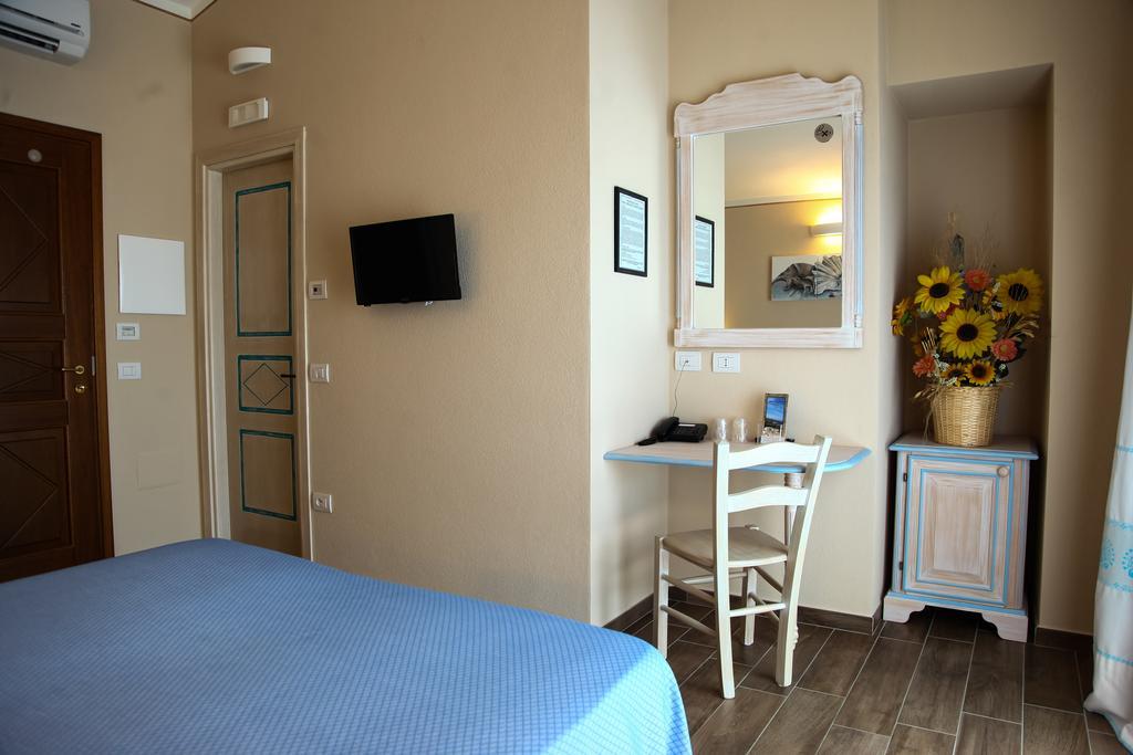 Hotel Lu Pitrali Сан-Теодоро Екстер'єр фото